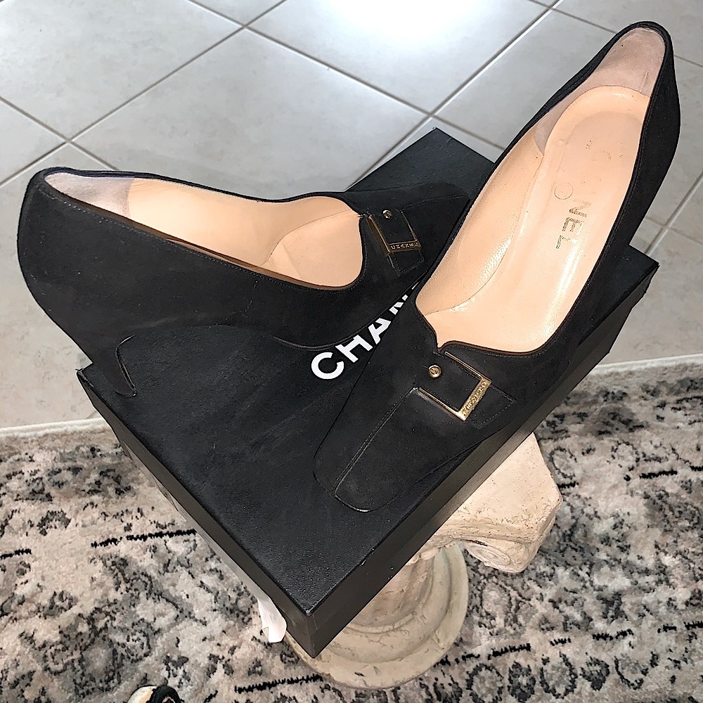 CHANEL Classic Suede Pumps - Picture 2 of 16
